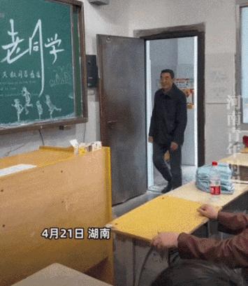 太难得了！谁能想到，湖南一个1976年初中毕业的班级，时隔整整半个世纪后搞聚会，