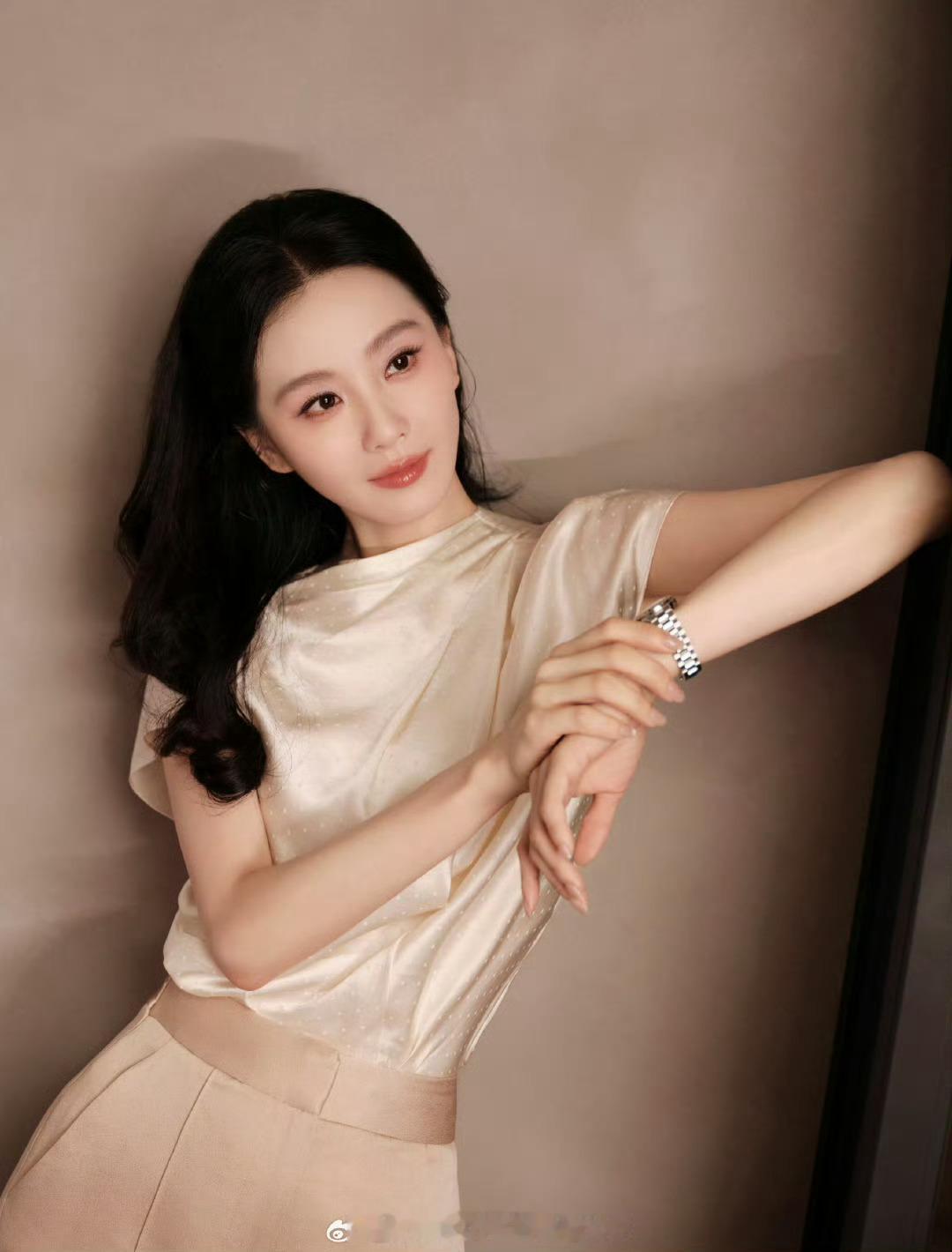 刘诗诗今日份营业大片，优雅[流鼻血] ​​​