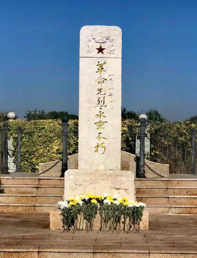 一个只读一年半私塾的农民，靠戏班子闹革命，35 岁死在叛徒手里



曹光前，1