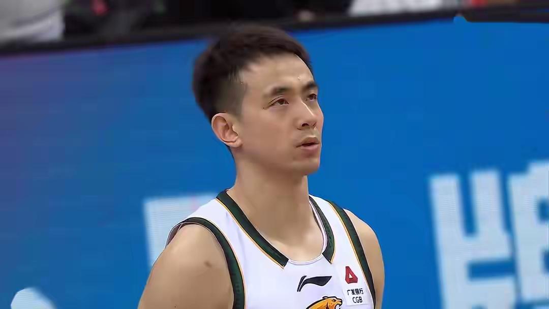 辽宁男篮双加时96-98惜败青岛男篮，本场比赛的关键词有，莱迪绝平球2罚不中，鄢