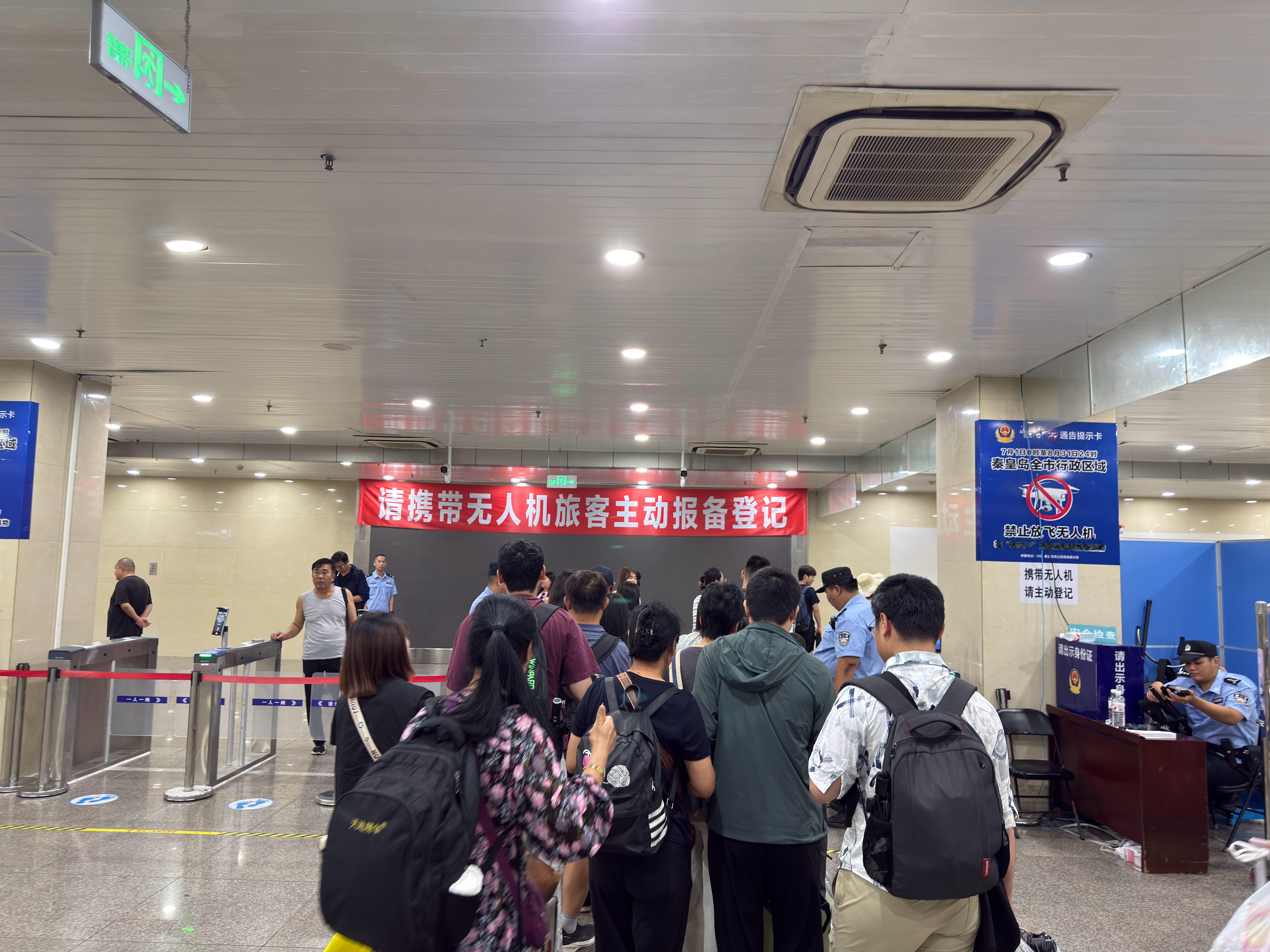 来秦皇岛玩记得别拿无人机。拿了也不让飞，暑期全市禁飞。[卡皮巴拉] ​​​