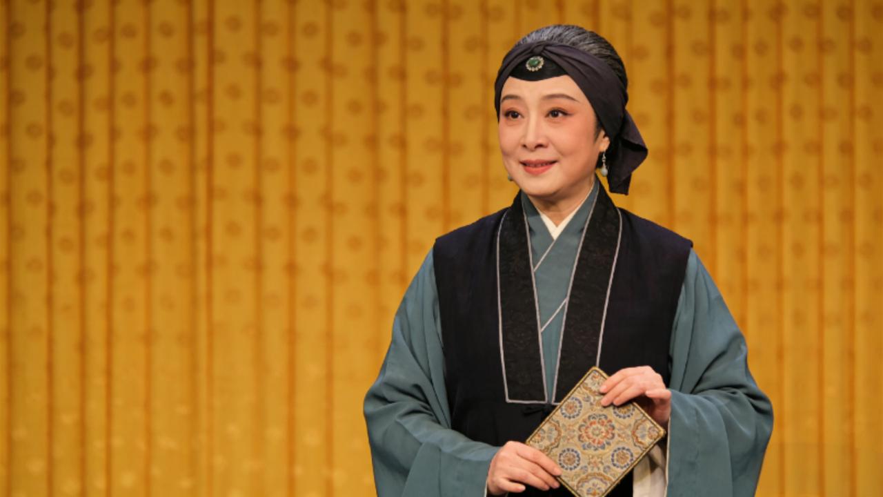 痛悼！87版《红楼梦》"双料管家"孙彩虹逝世，77岁梨园名家用一生守匠心
 
2