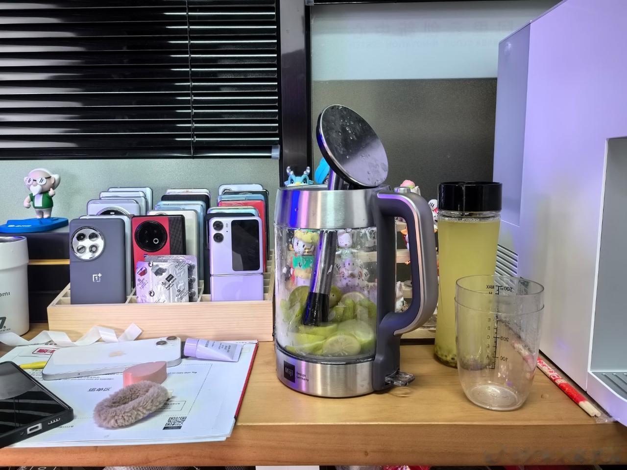 我发现我媳妇做的手打柠檬茶要比外面卖的好喝多了！
