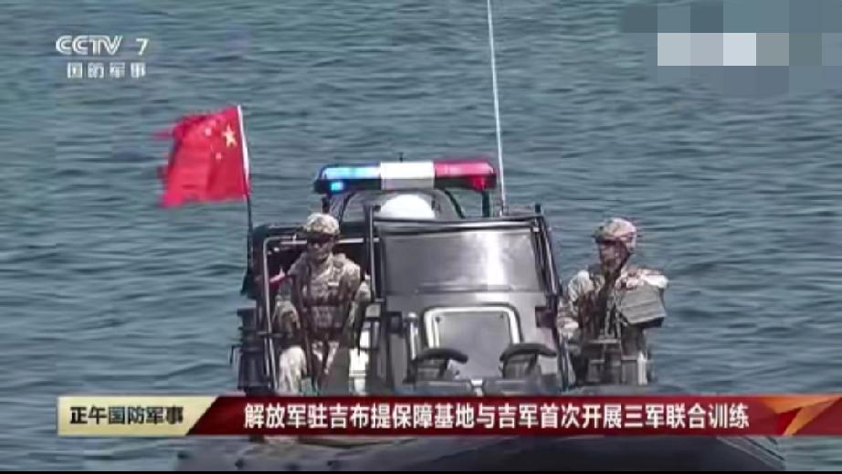 从海上舰艇编队航行、无人机精准打击，到陆地步坦协同清剿，再至直升机突击救援，全程