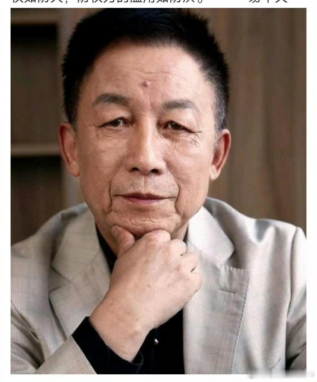 易中天是不是有学问的人?
易中天是大学教授，他当然是有学问的人。易中天的本行是中