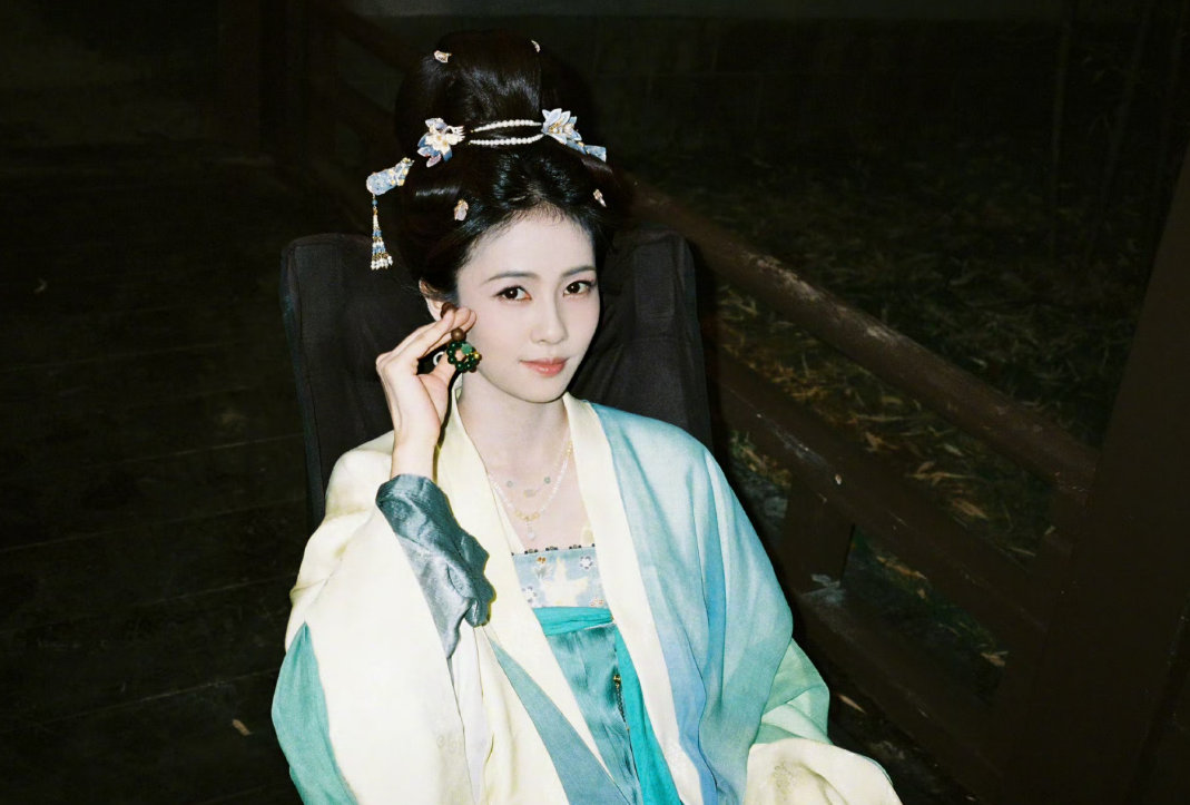 白鹿和丞磊说了什么 莫离组这默契是刻进DNA里了吧？玩游戏全程用专属暗号交流，给