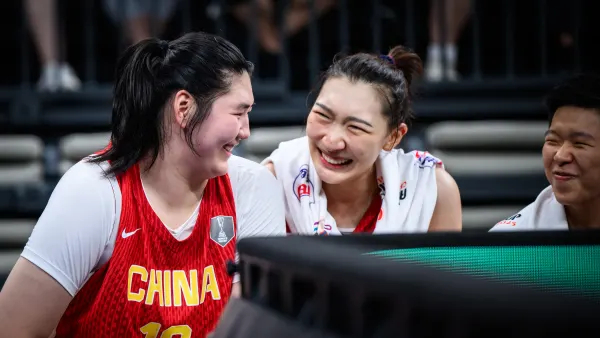女篮双塔是大杀器中国女篮vs韩国女篮 女篮双塔真的太强了，韩旭18分12篮板，张