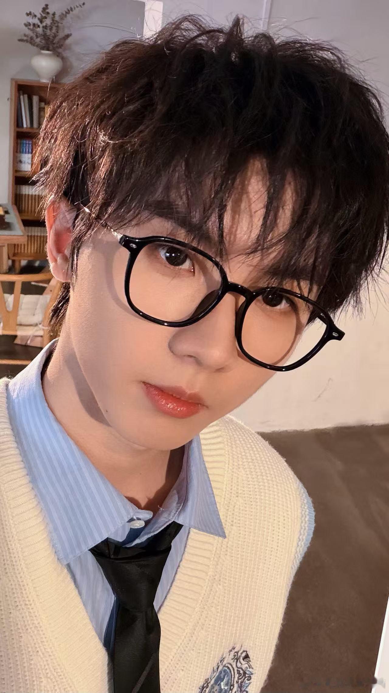 马嘉祺对跑男印象是摁地上疯狂撕名牌 谁能想到在小马心里，跑男最经典的画面不是别的