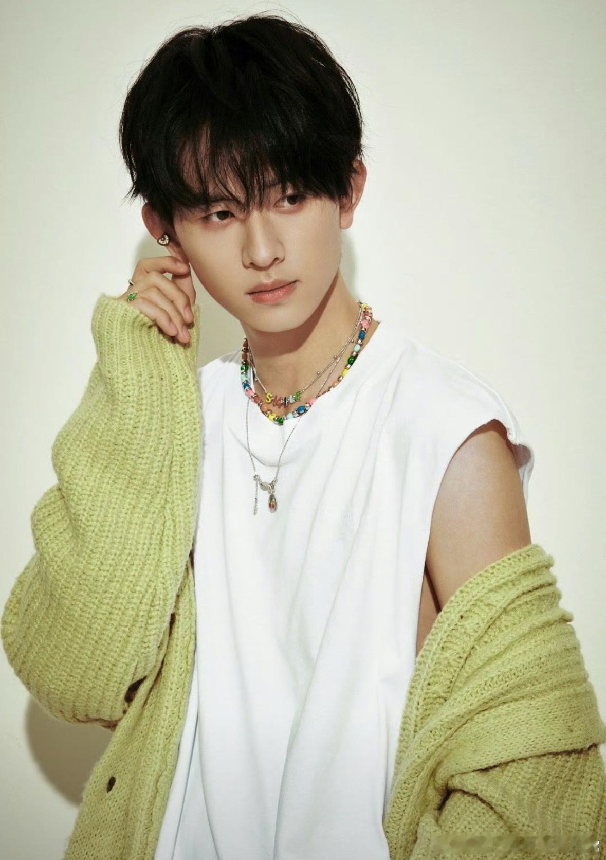 陈添祥气场全开陈添祥这一波走秀简直气场全开，简直帅到爆炸走路带风，不敢想他到底迷