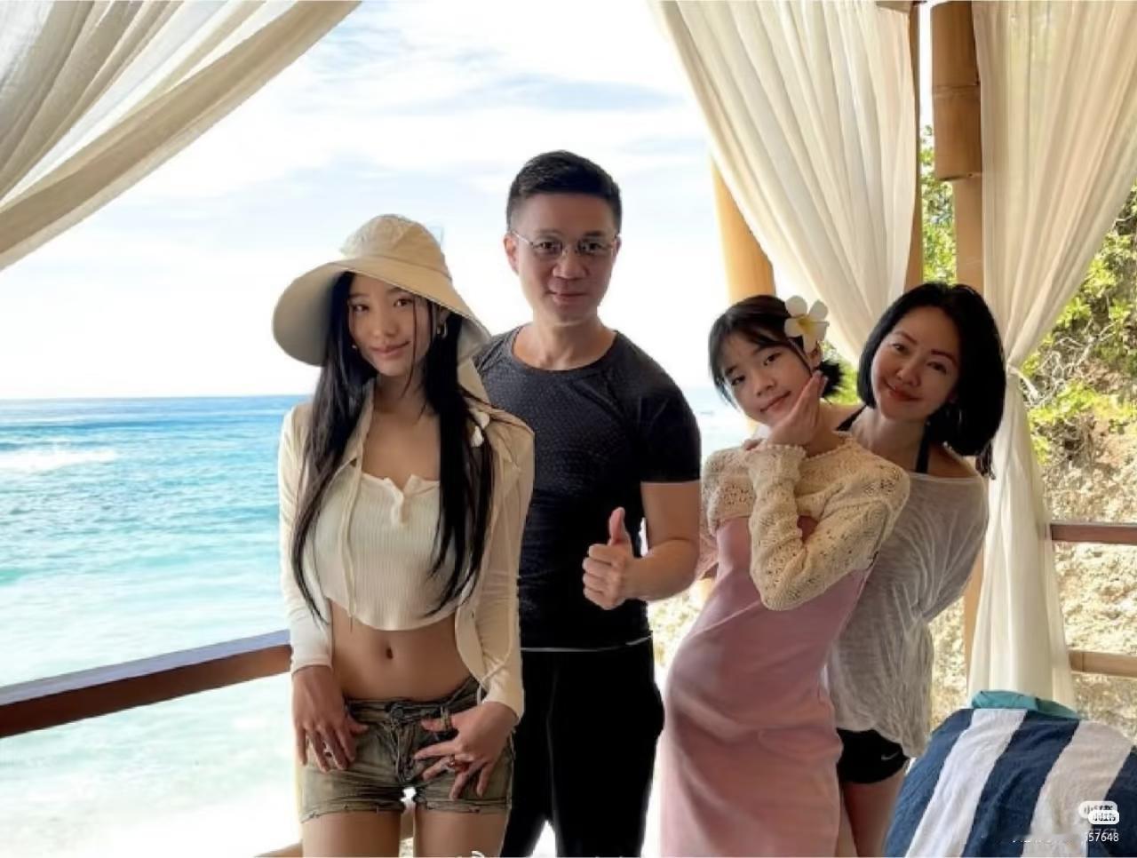 小s 老公家里都是学医学法律建筑学的，许是哥大硕士，许妹妹是博士，证明他们整个家