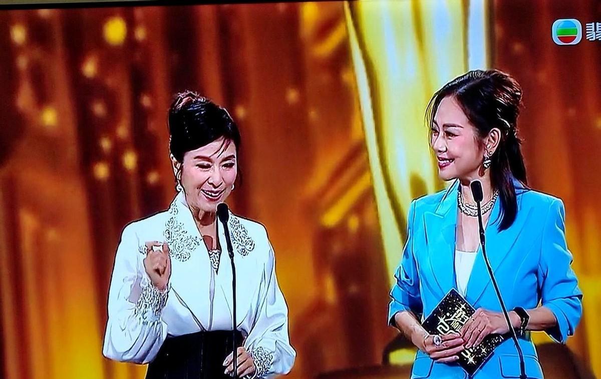 陈松伶给米雪让路，一个动作，直接把那些黑图秒成了渣。
这哪是抢C位，这分明是教科