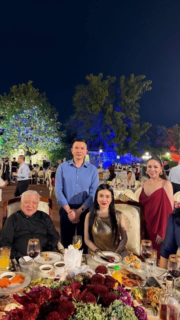 2025年到2026年的跨年夜，任彩琳女士是在夏卡蓬亲王家度过的。夏卡蓬亲王在家