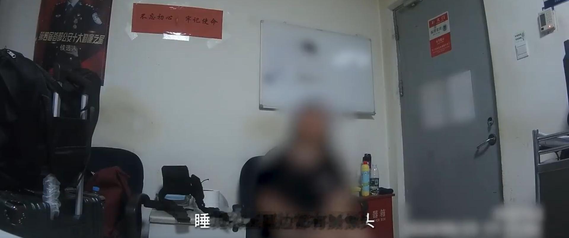 #大二女生卧室被父母安装摄像头# 不知道这种父母脑子里是在想什么的，这是你们的女
