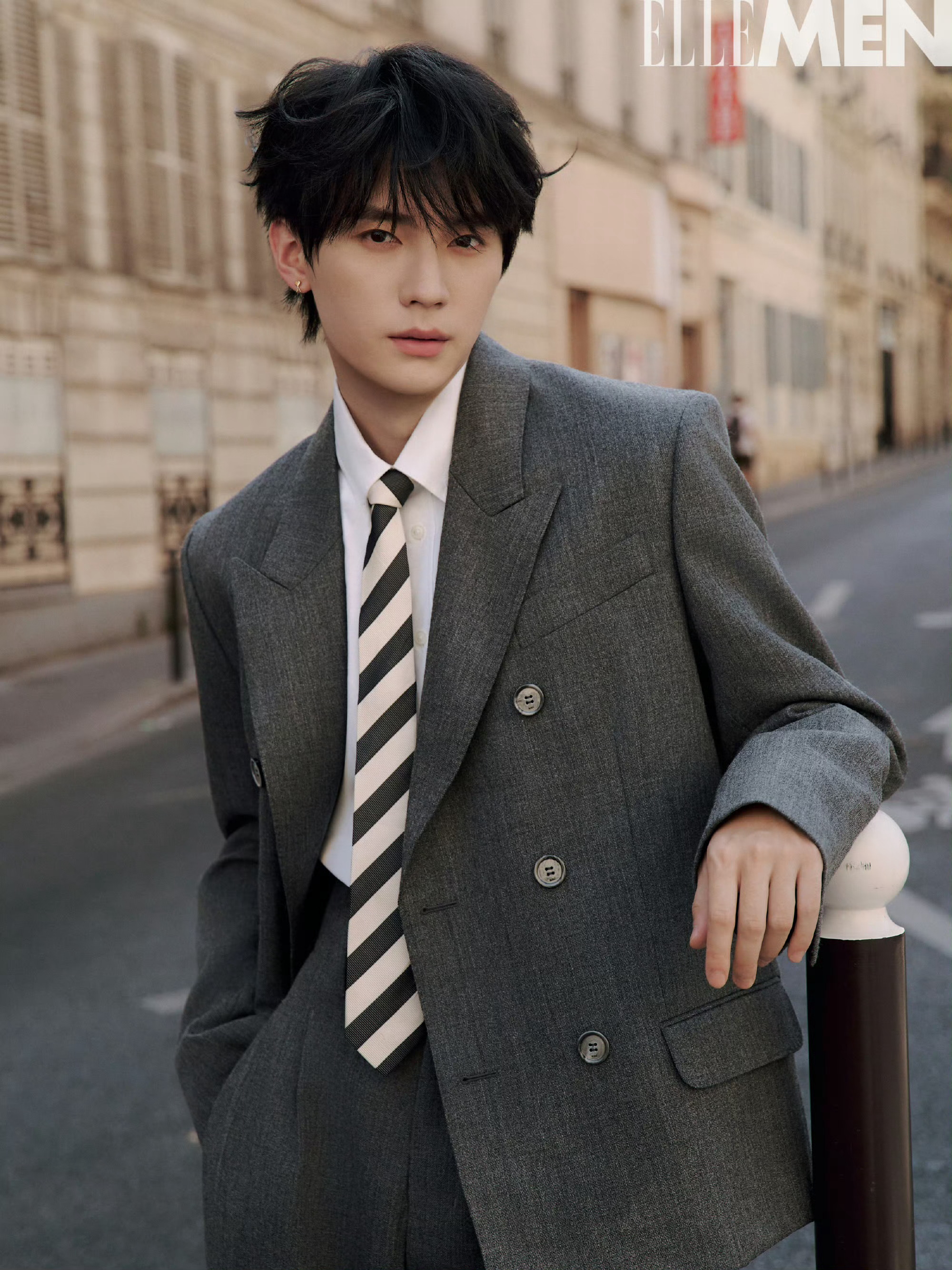 ELLEMEN为周翊然在Ami Paris 27 春夏时装周拍的一组大片，优雅随