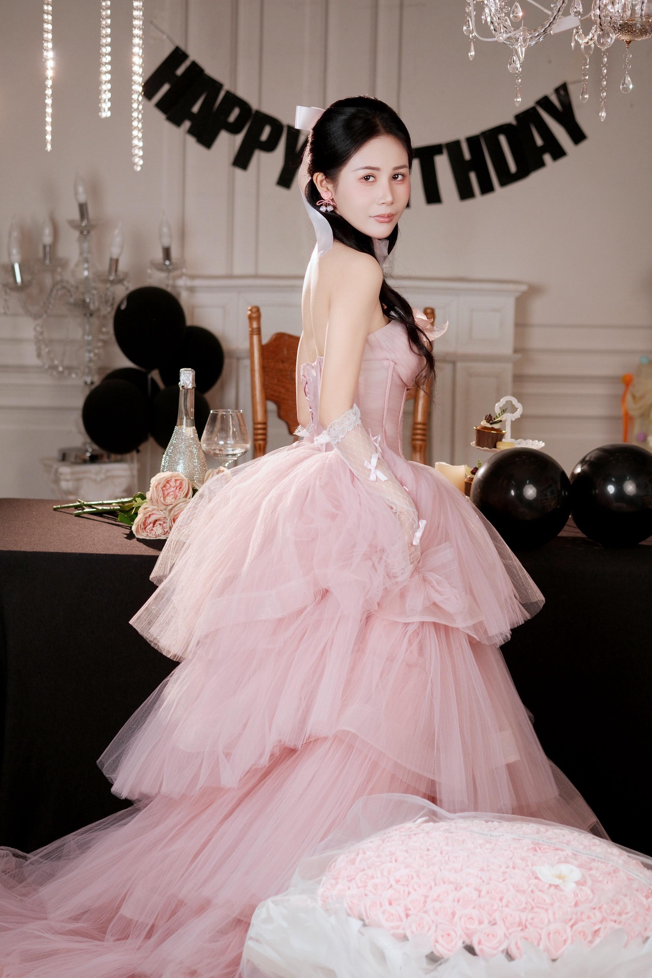 祝自己27周岁生日快乐，是爱与被爱的新一岁，每一岁都珍贵，那就祝我发财...