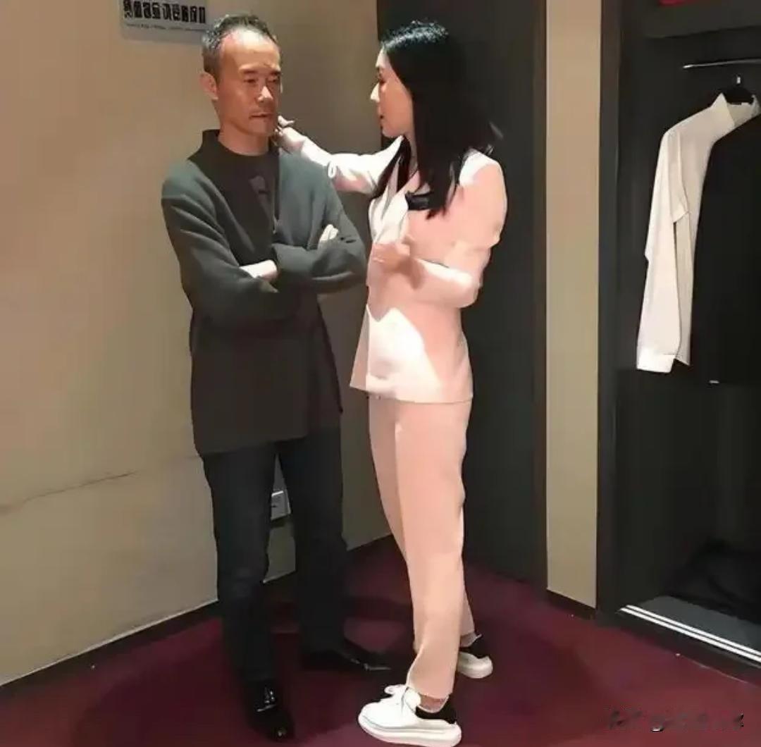 我就不相信王石作为一代枭雄一代大佬，现在能突然变成了这么一副唯唯诺诺，小心翼翼的