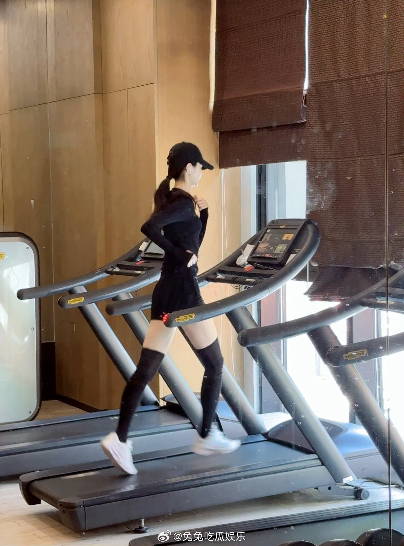 宋轶素颜健身照来看看状态如何 ​​​
