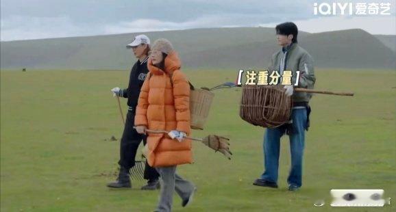 宁静捡个牛粪也要看颜值 我姐的颜值那么高，挑挑拣拣很正常的，一路繁花里宁静捡粪名