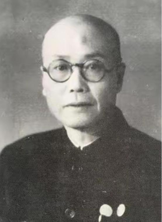 1946年地下党员吴群敢去指定地点接头时，发现对方是国民党中将，更意外的是那人竟