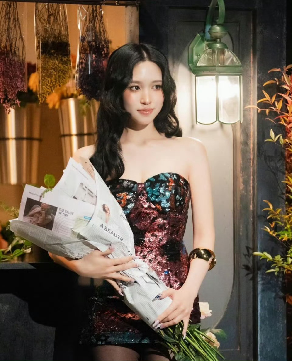 名井南Mina in Custom Fendi for MISAMO 《Conf