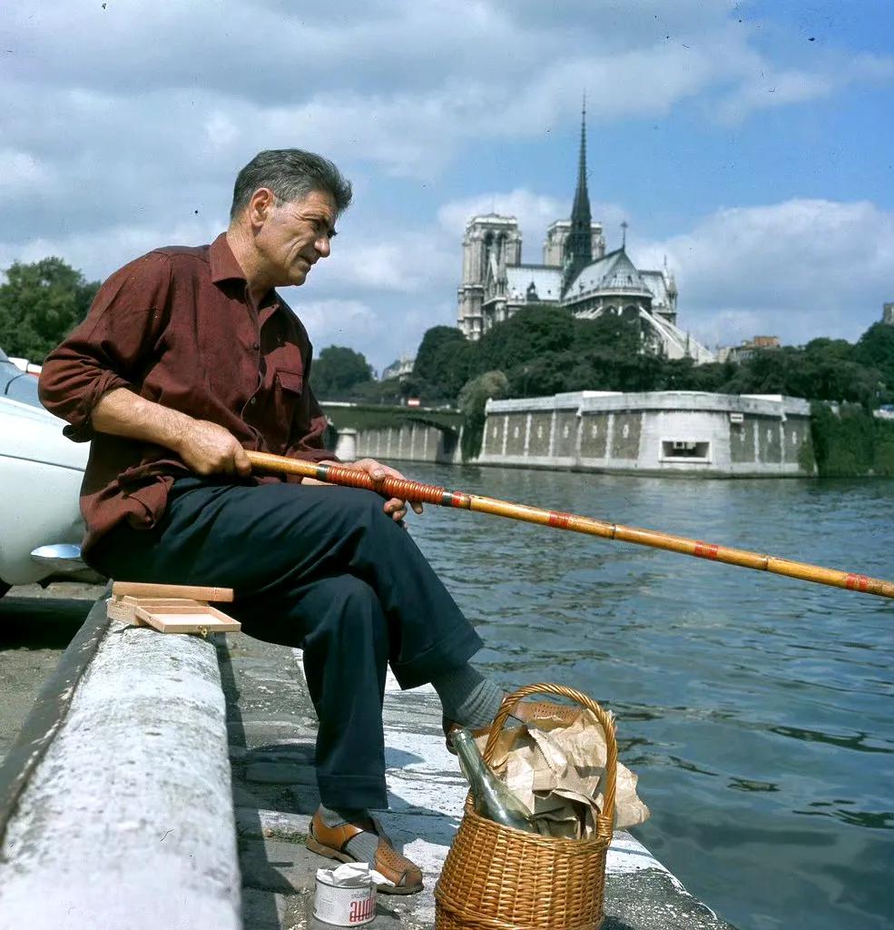 #寻找热爱表达的你# 巴黎奥运会结束了，意外看到一张巴黎的老照片(图1)，这该死