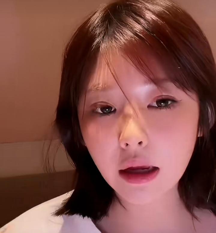 黄一鸣，正式回应被包养。
黄一鸣被前男友爆料被60岁老头包养后，她直播轻描淡写的