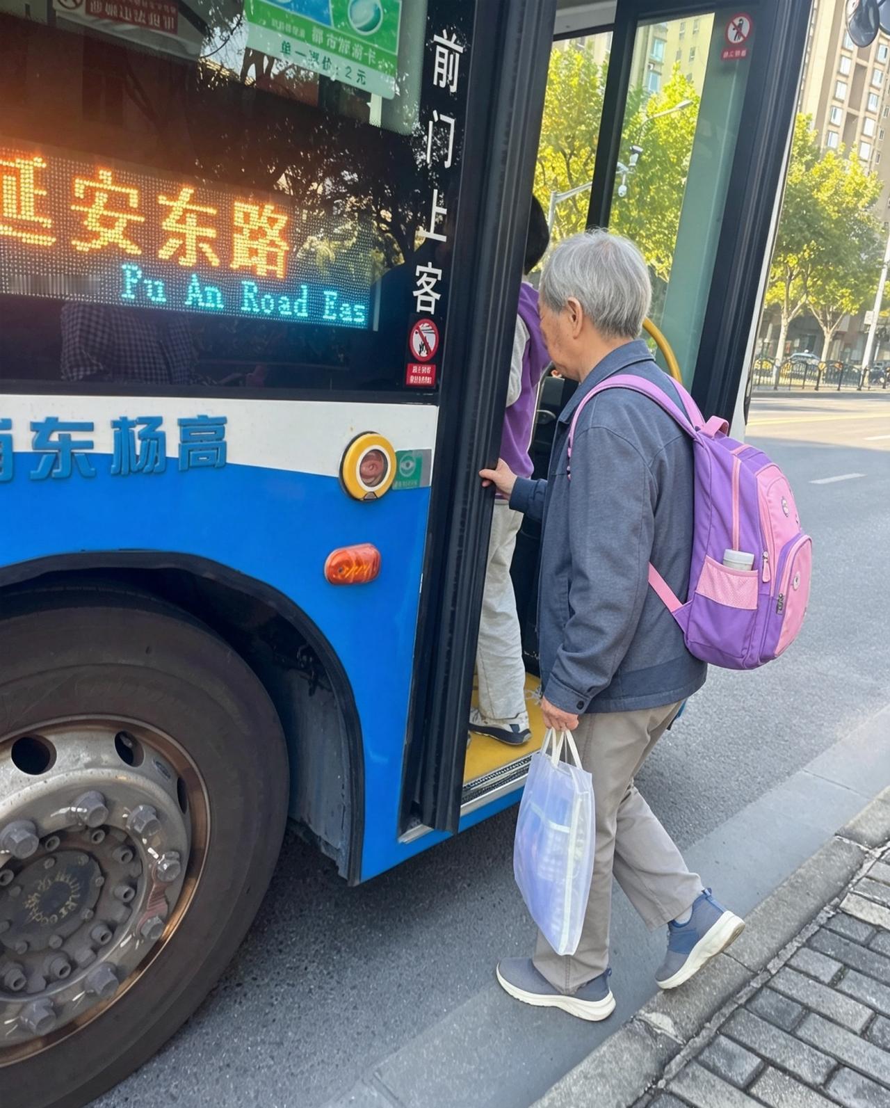 小区隔壁就是一所不错的小学，在区内属于还不错的一梯队学校，步行只要6分钟，但每天