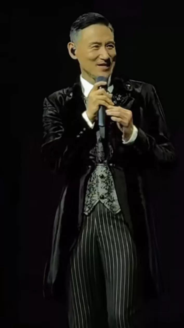 刚刚，张学友在其泉州演唱会上公开感谢电视剧《繁花》剧组所有人，因为他的老歌《偷心