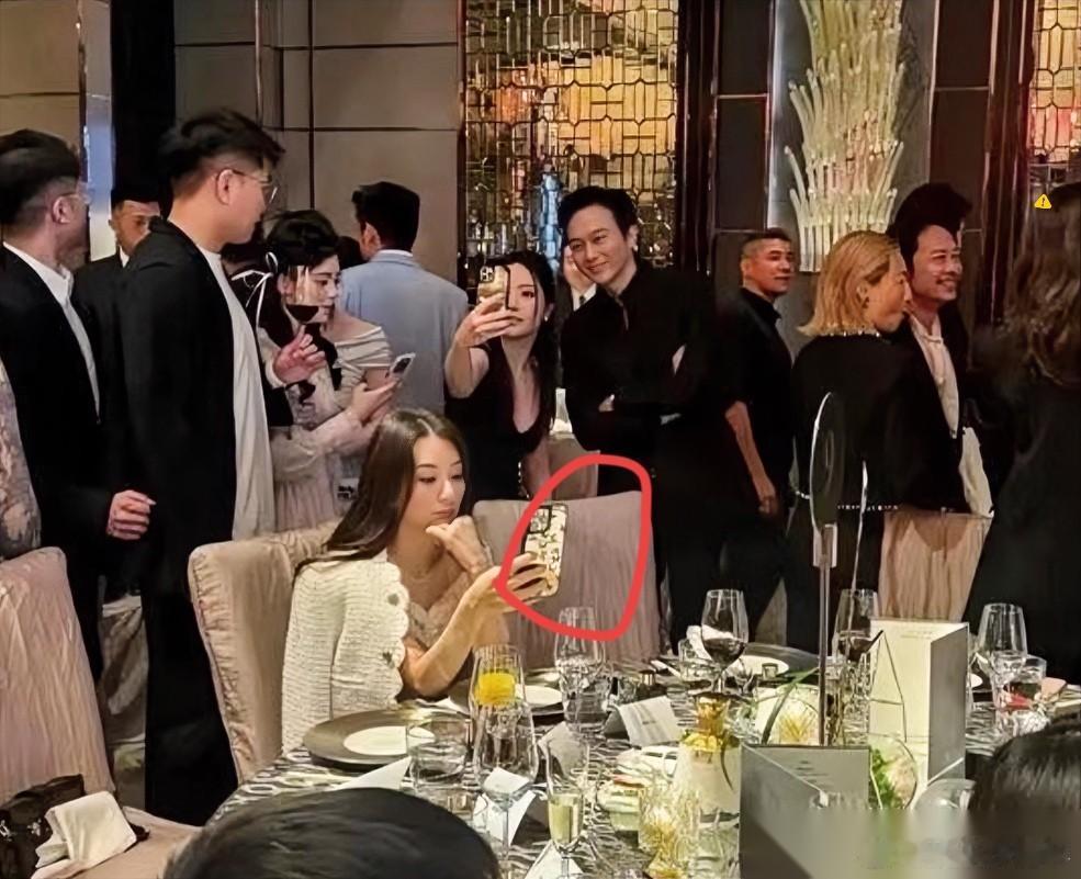 方媛我发现她最大的问题， 不是情商低， 也不是能力差，而是太拘谨自卑，身处圈层里