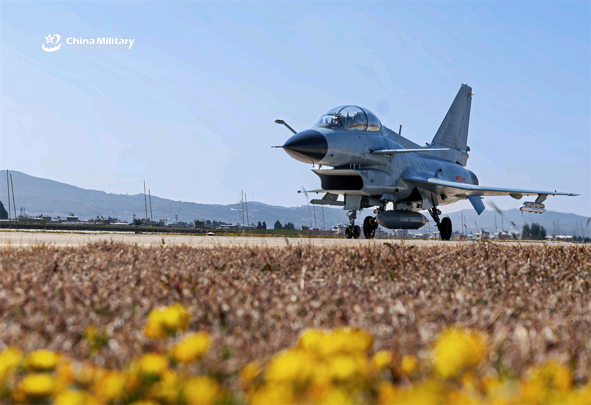 “铁翼云鹰”歼-10C/S好图正脸照好评 烽火问鼎计划制胜空天