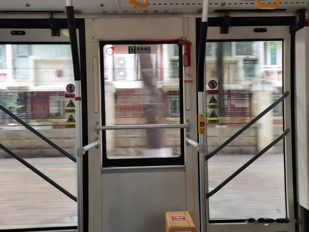 T34路、517路增设“彩虹桥”（66752）。
为方便市民出行，提升公交服务质