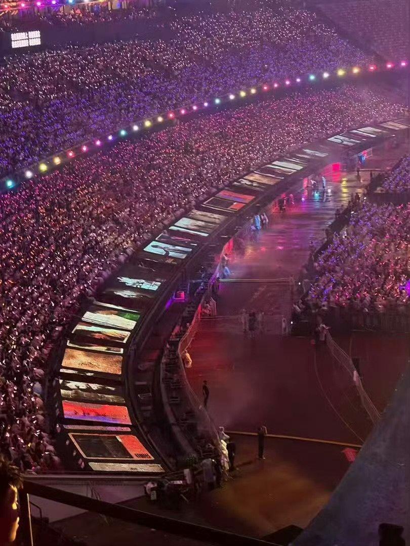 薛之谦北京鸟巢演唱会上座率 薛之谦鸟巢演唱会上座率变爆座率 大型场馆想要做到完整