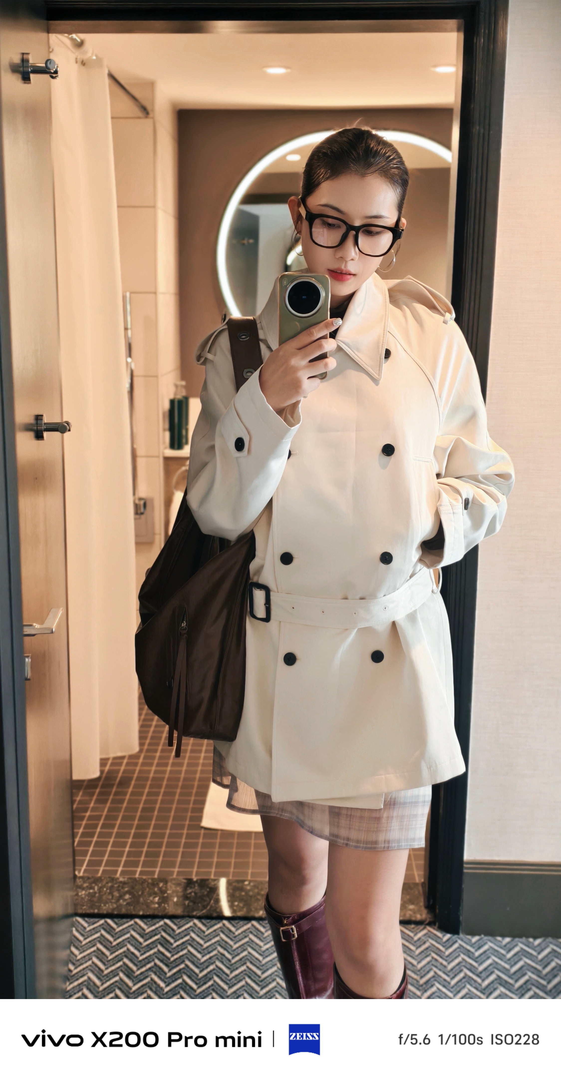 假装是今天的ootd[收到]早上好大家！我正在极速回家中～7个小时后到达：）早安