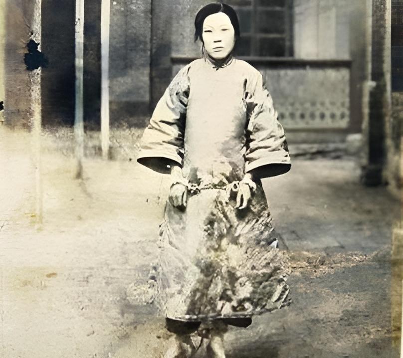 1925年，土匪头子张素贞被枪毙，她在刑场上高声喊道：“来吧！我不怕死！”

话