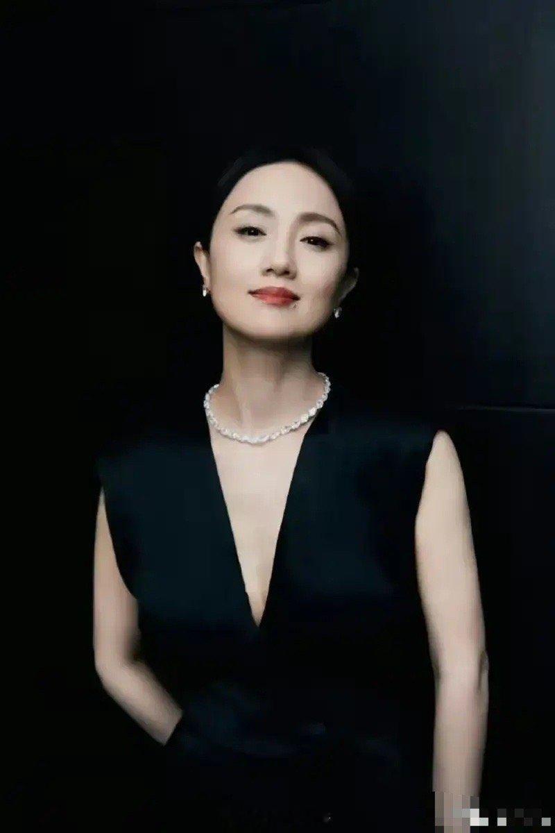 谁能想到朱媛媛老师患病这五年，几乎每年都在拍戏呢。2020年《送你一朵小红花》2