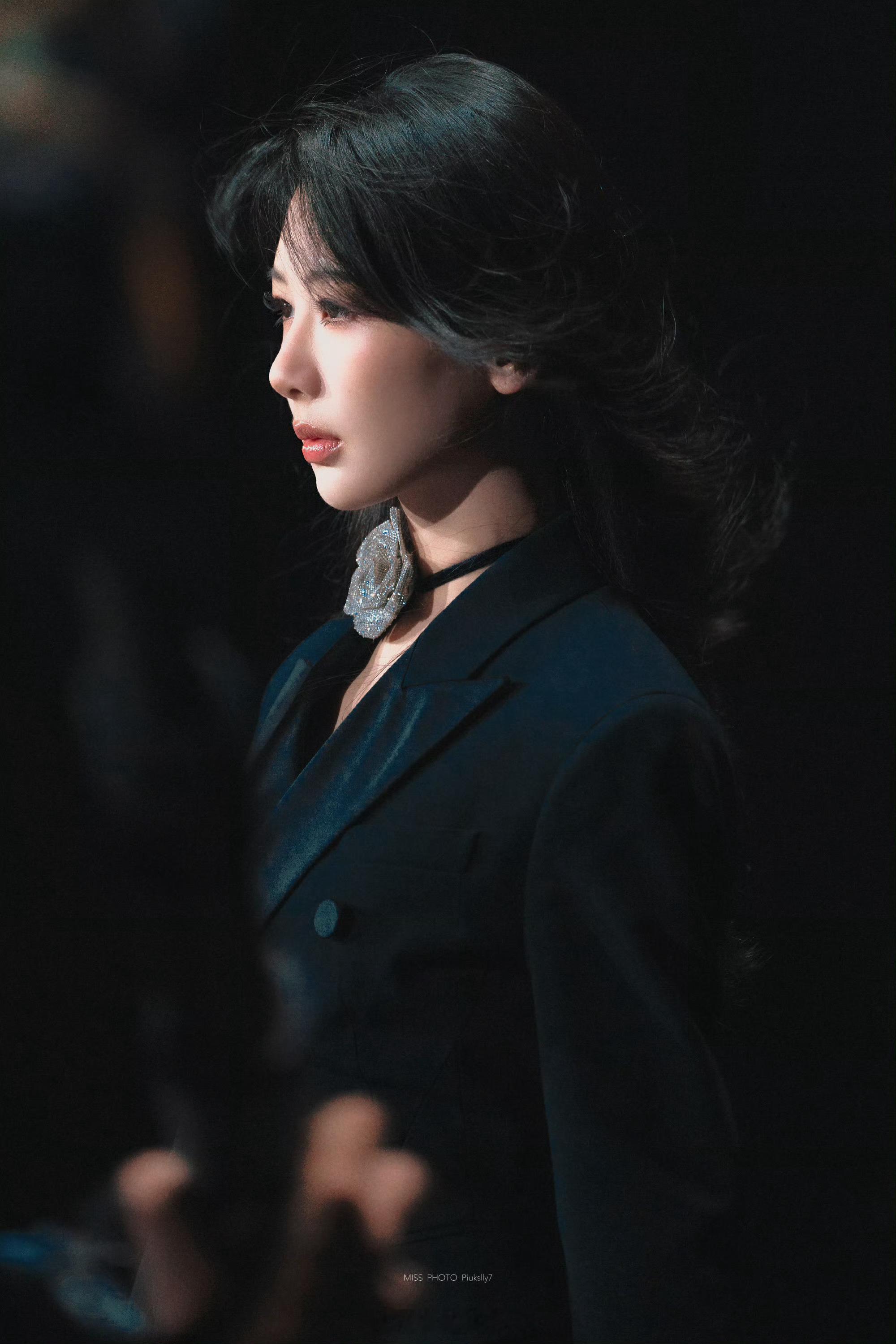 杨紫[超话]杨紫玉兰花开君再来 yz杨紫董竹君 如果爱有声音的话，我想我已经对你