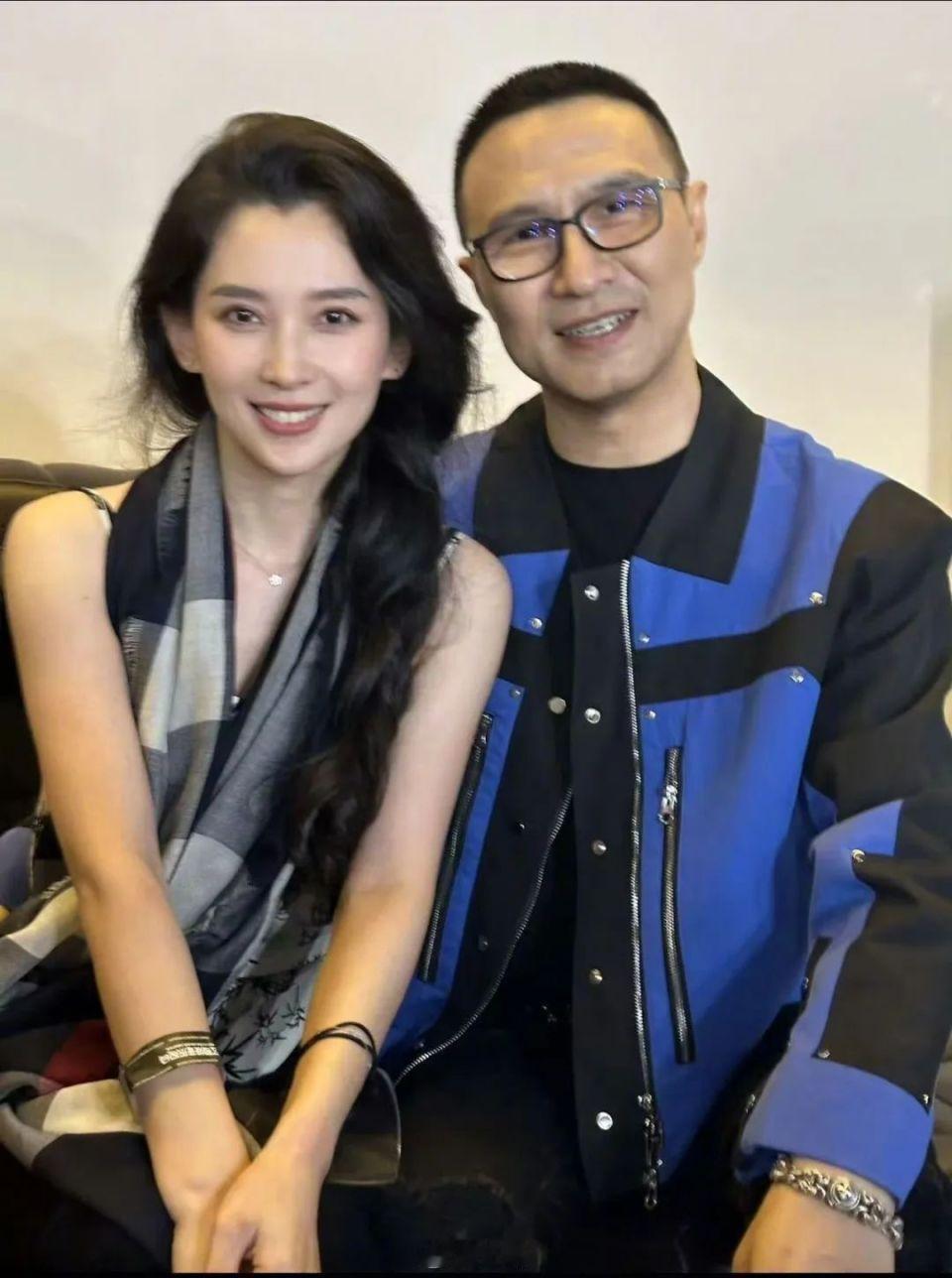 汪峰与宁静传出亲密传闻引发分手猜测，但汪峰晒出与森林北合照澄清传闻并表示两人关系