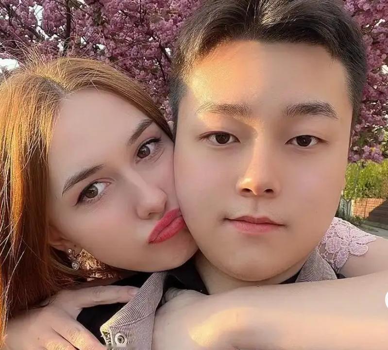 这哥们是真有狠劲儿。
战争爆发的那个早上，卡修莎的母亲在电话里崩溃大哭。刘广帅没