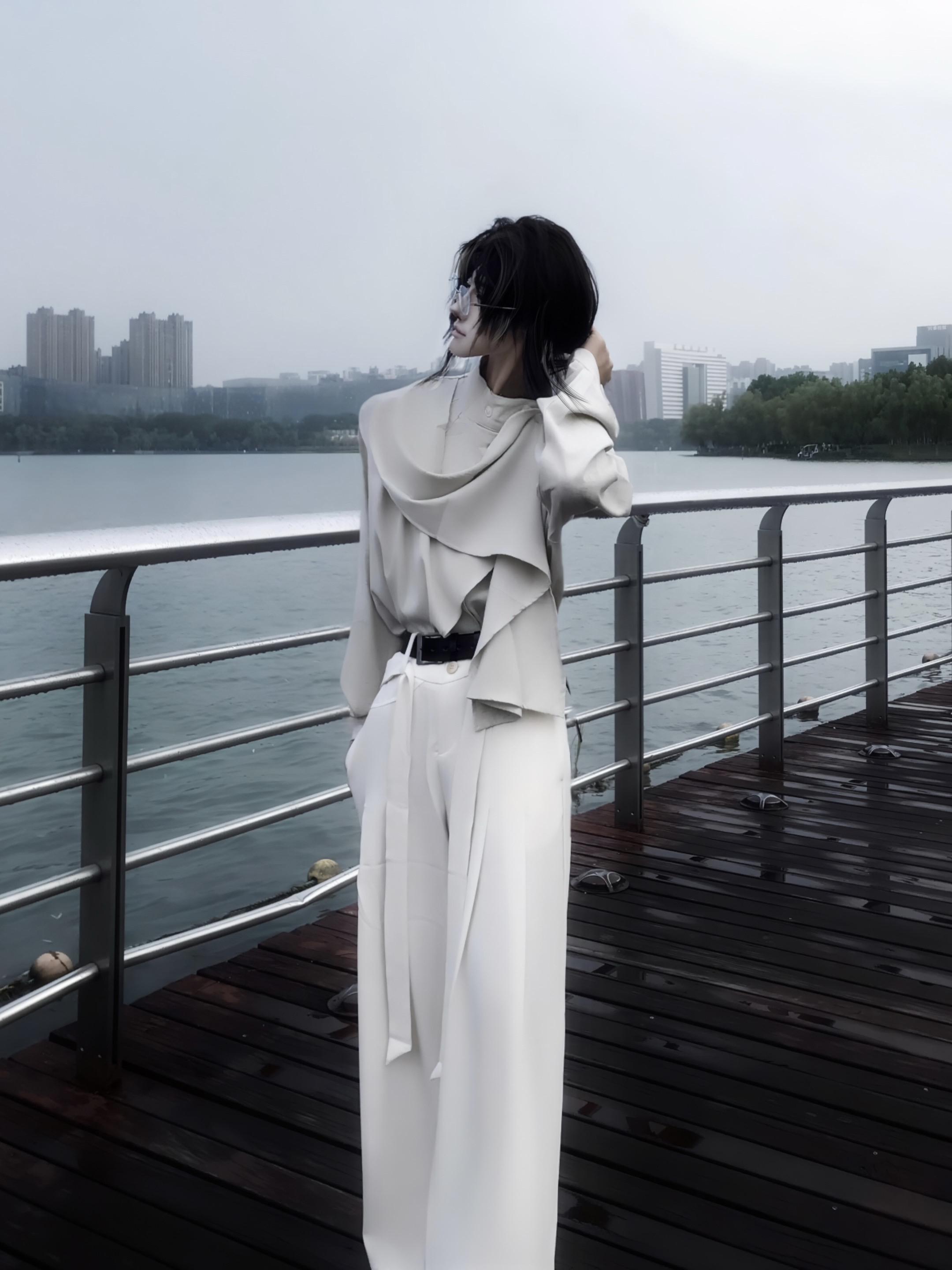 我心里有一簇迎着烈日而生的花…