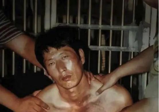 2005 年，白宝山情人谢宗芬提前释放，当狱警把她送到大门口后，希望她能尽快返回