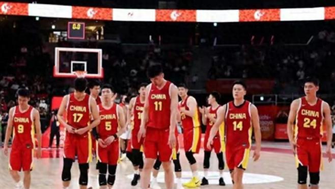 9月24日这一天,中国篮球连着挨了两刀。 三人男篮1/4决赛13比22负于韩国,