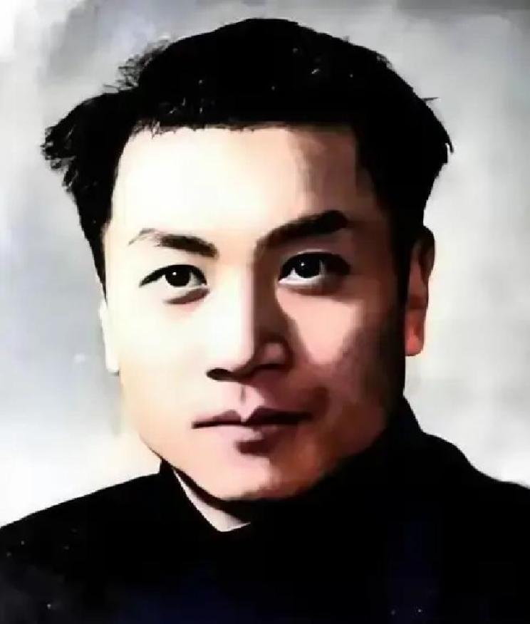 1944年，一地下党入狱后被汉奸认出，只好求狱友将他勒死，没想到，将死之时，他却