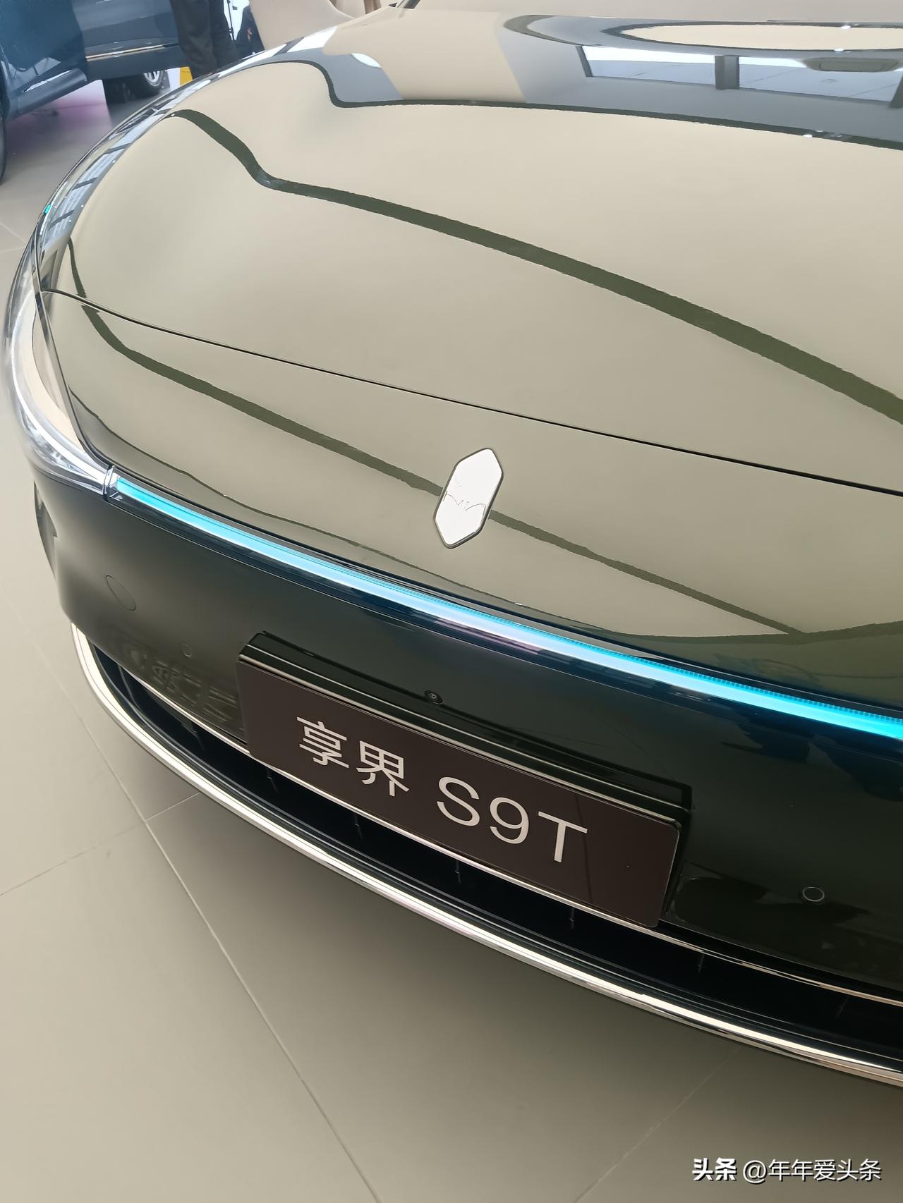 其实真没必要把买车搞得那么复杂。以前总觉得贵的才好，后来开久了发现，一台车合不合