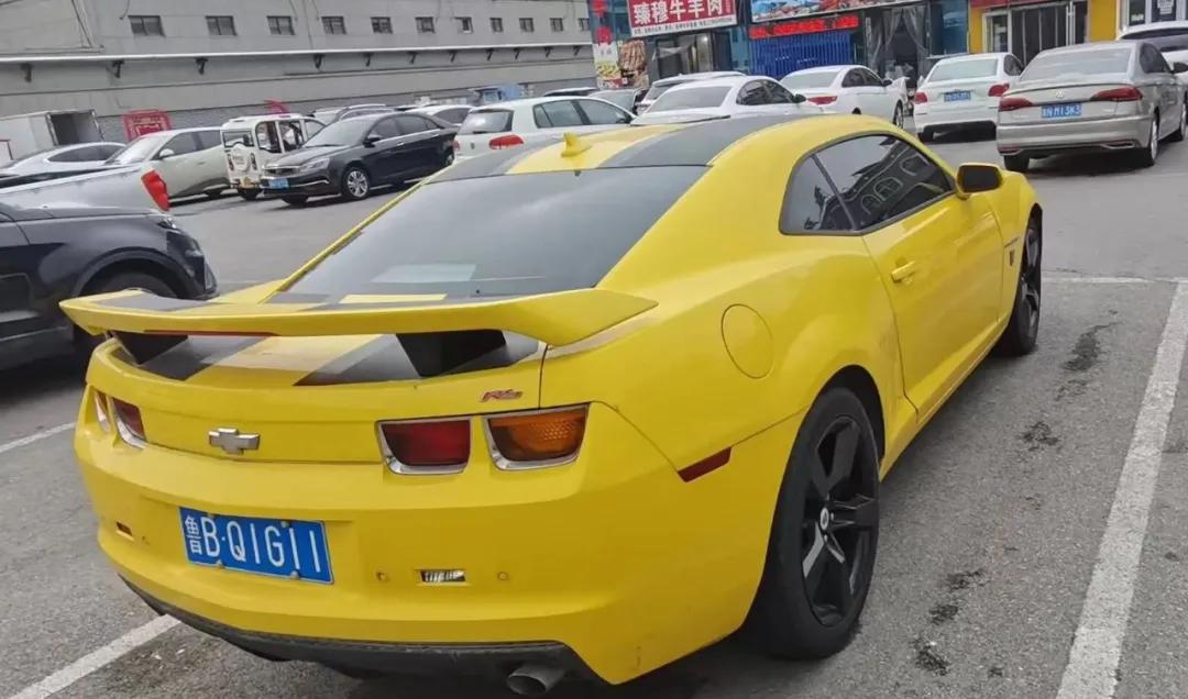 德州街头豪车:美国雪佛兰科迈罗2012款