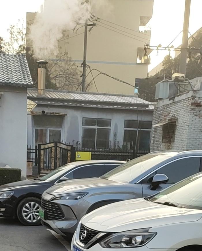 家里如果只有一辆车的家庭，一定要买油车……
买油车是代步，10万以下就行了，买新