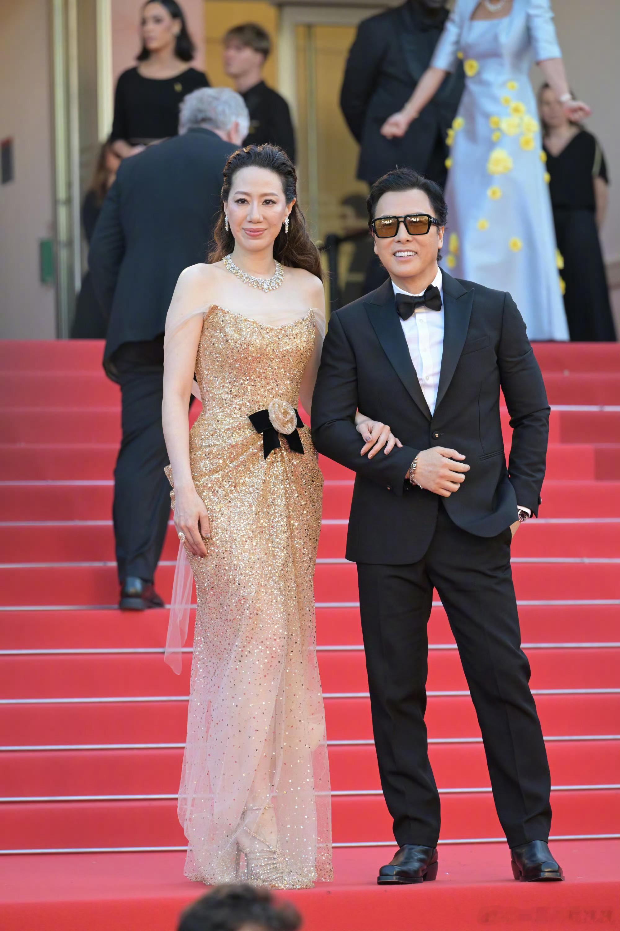 《137号案件》首映红毯，甄子丹、汪诗诗夫妻亮相🫰🏻 好像也不显老，保养的挺