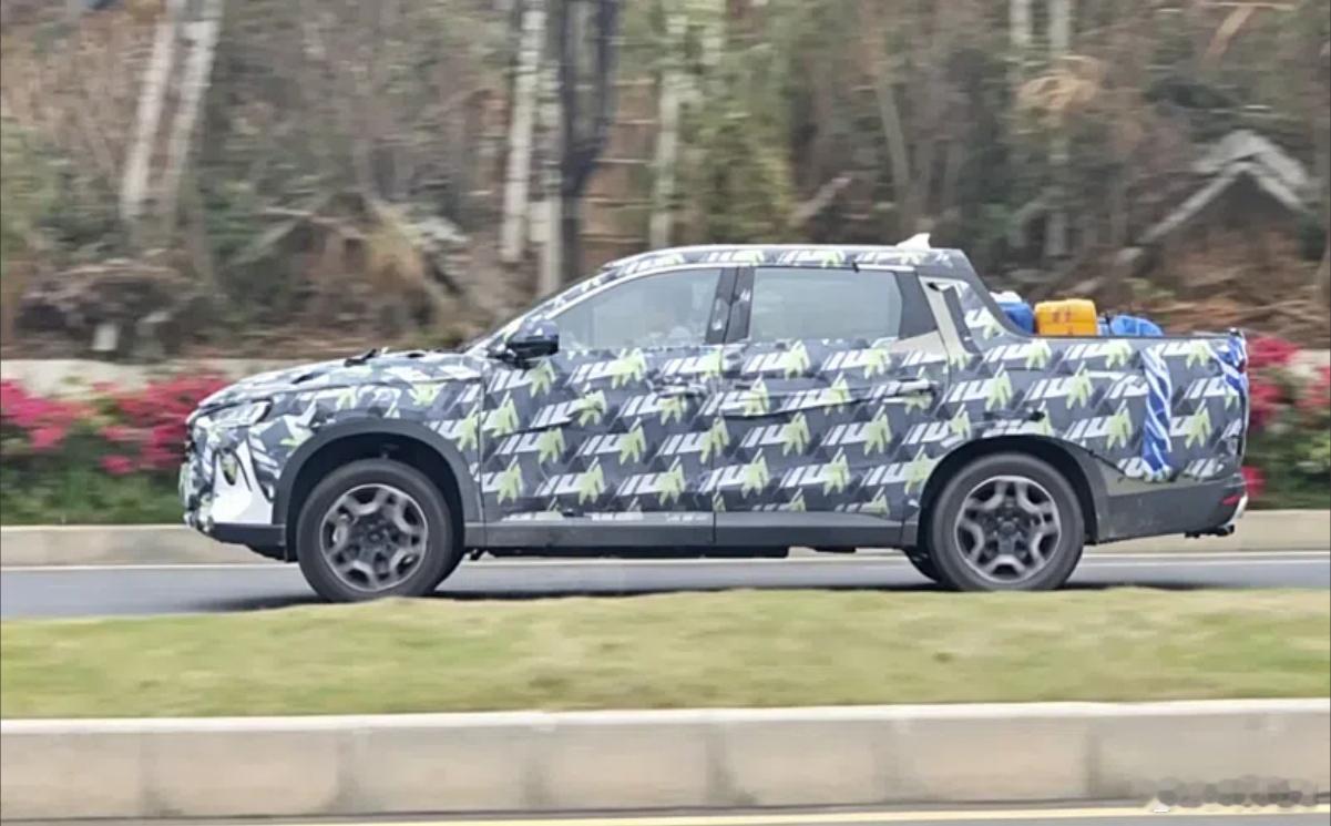 后知后觉一下：比亚迪准备在国内整皮卡产品了么从照片来带伪装皮卡的前脸更接近现在比