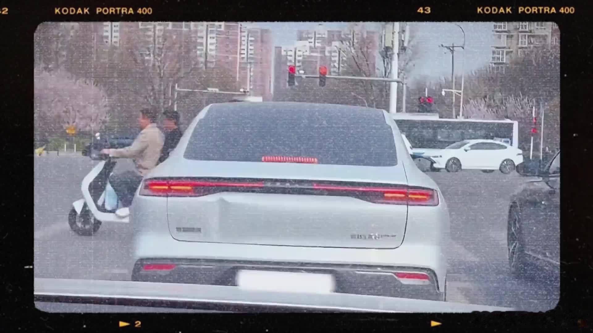 电车 买得起修不起 油车维修，补个漆换个件，大约多少钱大家心里都有数，就算抬机器