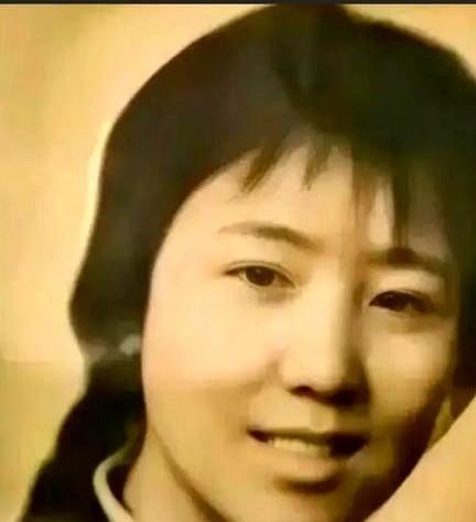 新婚之夜，铺好被褥准备歇息1972年新婚夜，她跪下说怀孕，男人的选择让人意外
 