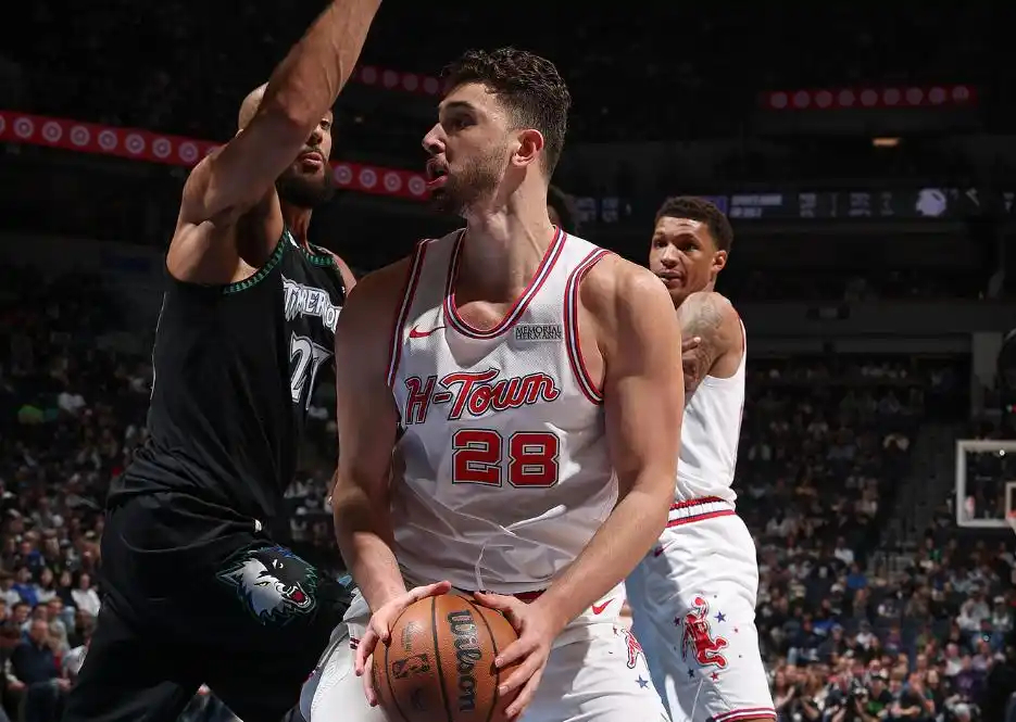 北京时间3月26日NBA 常规赛，明尼苏达森林狼对阵休斯顿火箭。半场森林狼44-